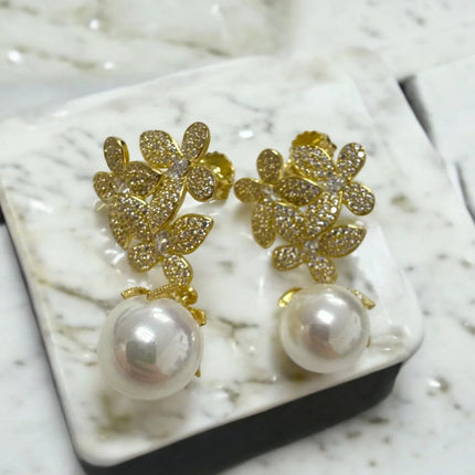 Flowers Pearl Earrings Gold White