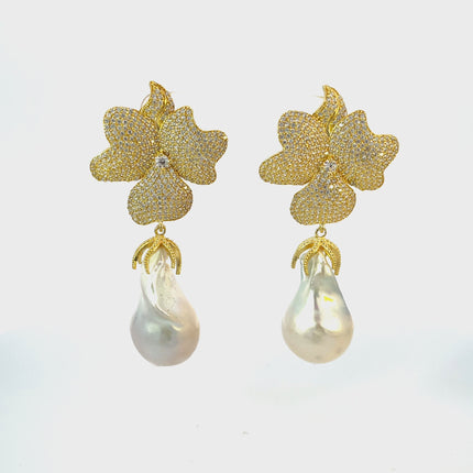 Baroque Pearl White Flower Earrings Yellow Gold
