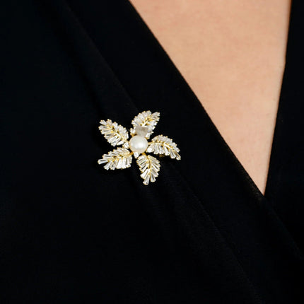 Fern Starflower Pearl Brooch Gold
