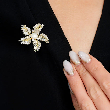 Fern Starflower Pearl Brooch Gold