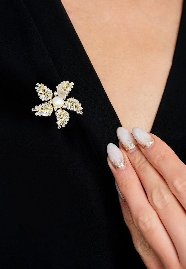 Fern Starflower Pearl Brooch Gold