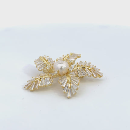 Fern Starflower Pearl Brooch Gold