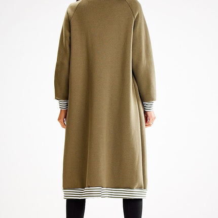  Sweatshirt model 187129 awama 