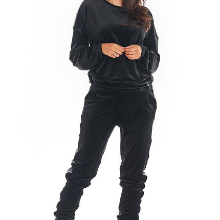  Sweatshirt model 149767 awama 
