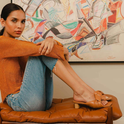 Carobá Caramel Leather Mules – 4cm Cylindrical Block Heel Slip-On