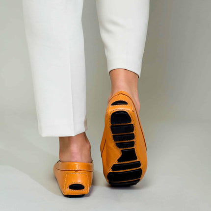 Caviúna Caramel Calf Leather Tassel Loafers – Flat