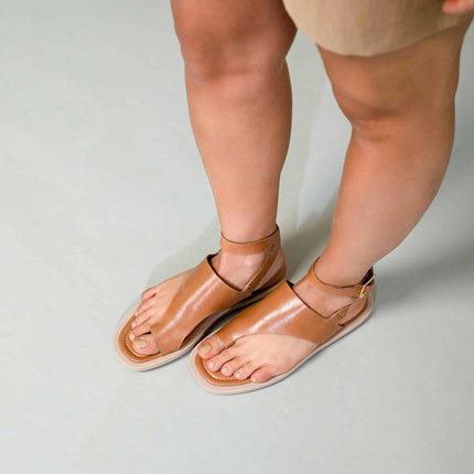 Paineira White Leather Toe-Ring Flat