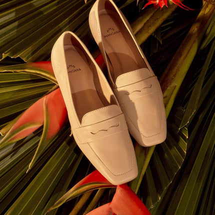 Cipó Beige Leather Square-Toe Loafers – Flat