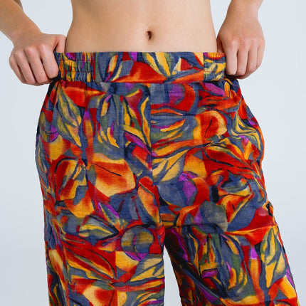 Straight Leg Pants With Floral Multicolor Print in Shades of Red
