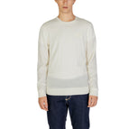 white / M