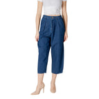 light blue / W27 L32